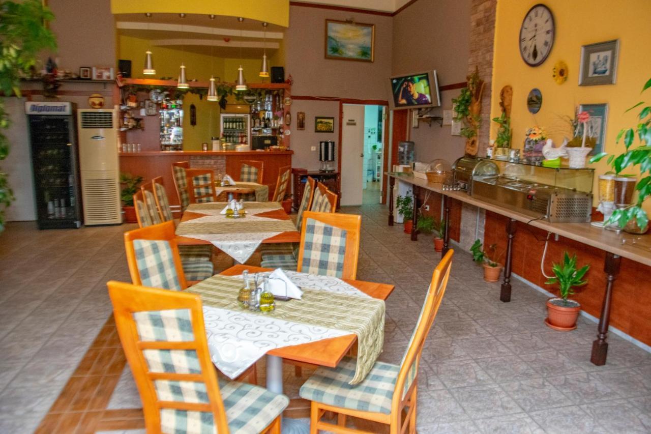 Family Hotel Rainbow Свети-Влас Экстерьер фото